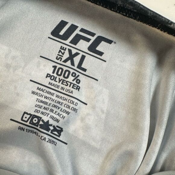 NWT UFC Men’s Black White Graphic Short Sleeve Tee Shirt - Size Medium - Picture 4 of 5